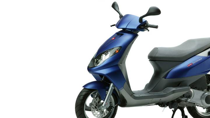 Derbi Boulevard 200 In Blue Side Pose And White Background